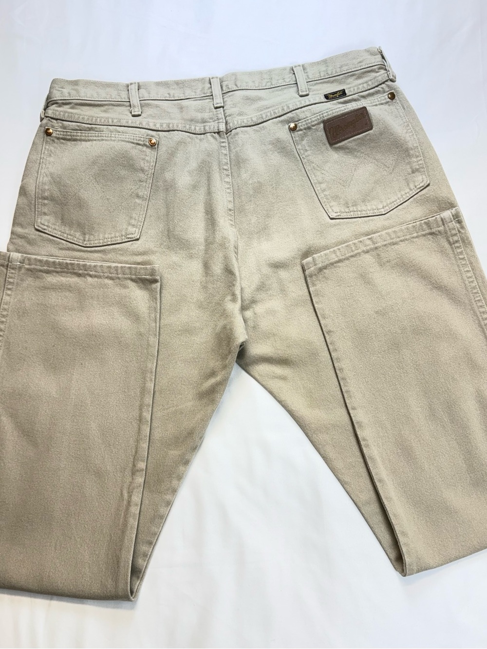 Wrangler Jeans Men's Beige Tan (40x32) modified Straight Leg Denim Pants MadeUSA